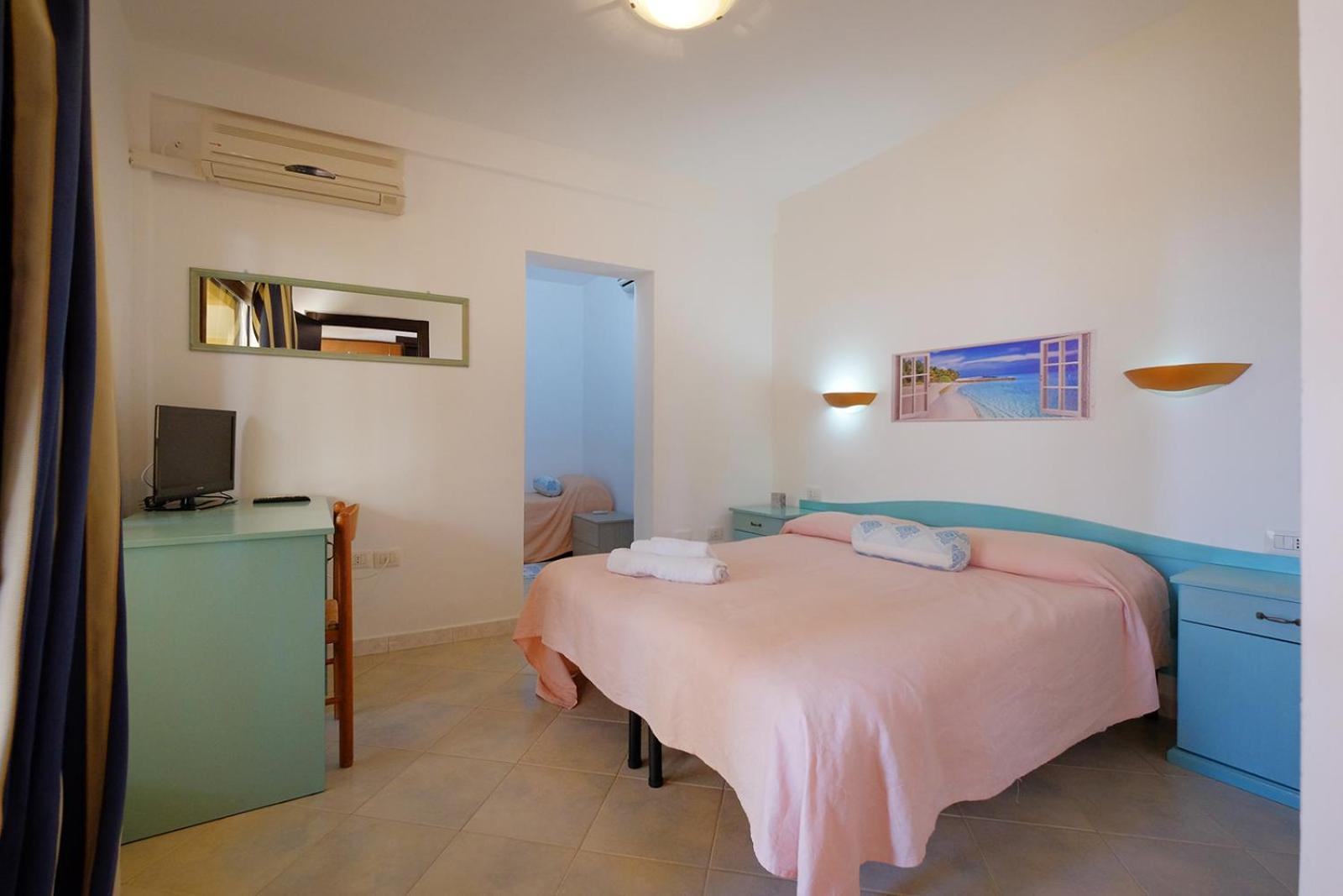 Su Nuraghe Hotel SantʼAnna Arresi Exterior foto