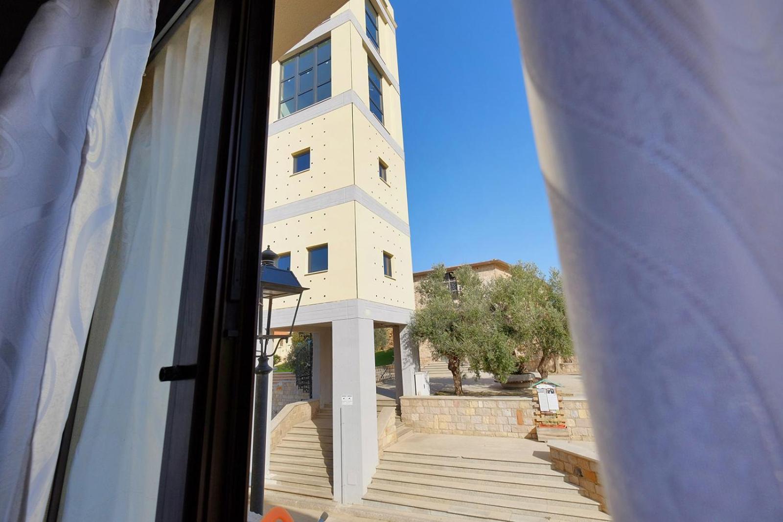 Su Nuraghe Hotel SantʼAnna Arresi Exterior foto