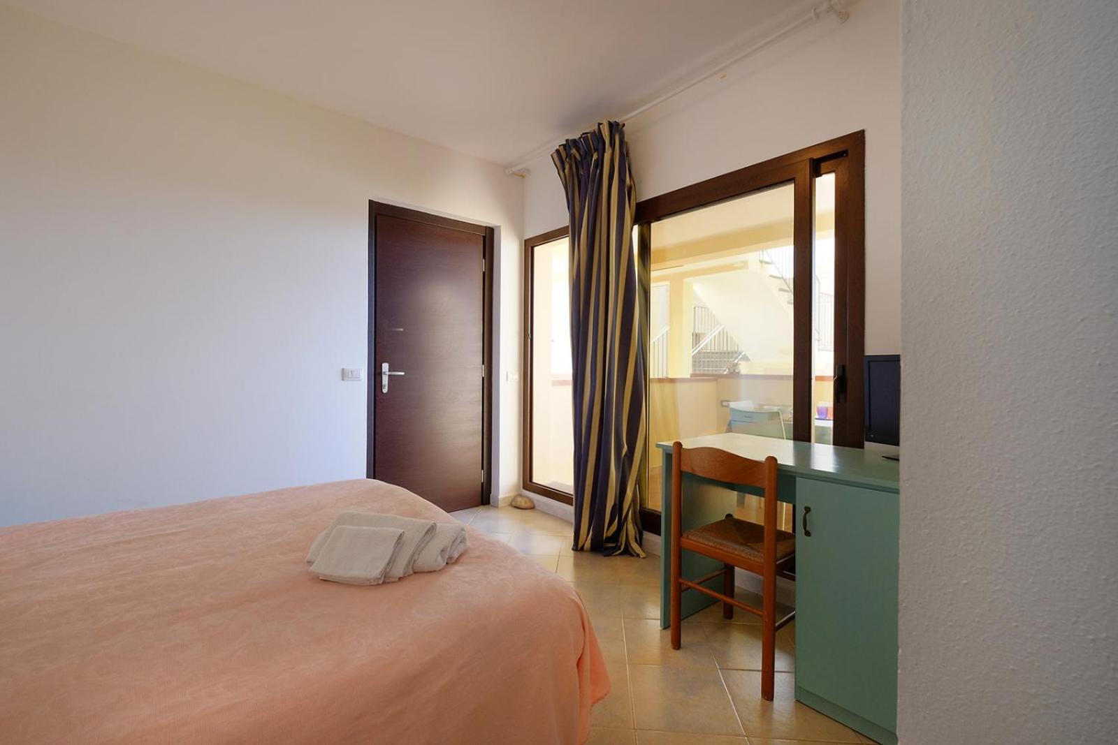 Su Nuraghe Hotel SantʼAnna Arresi Exterior foto