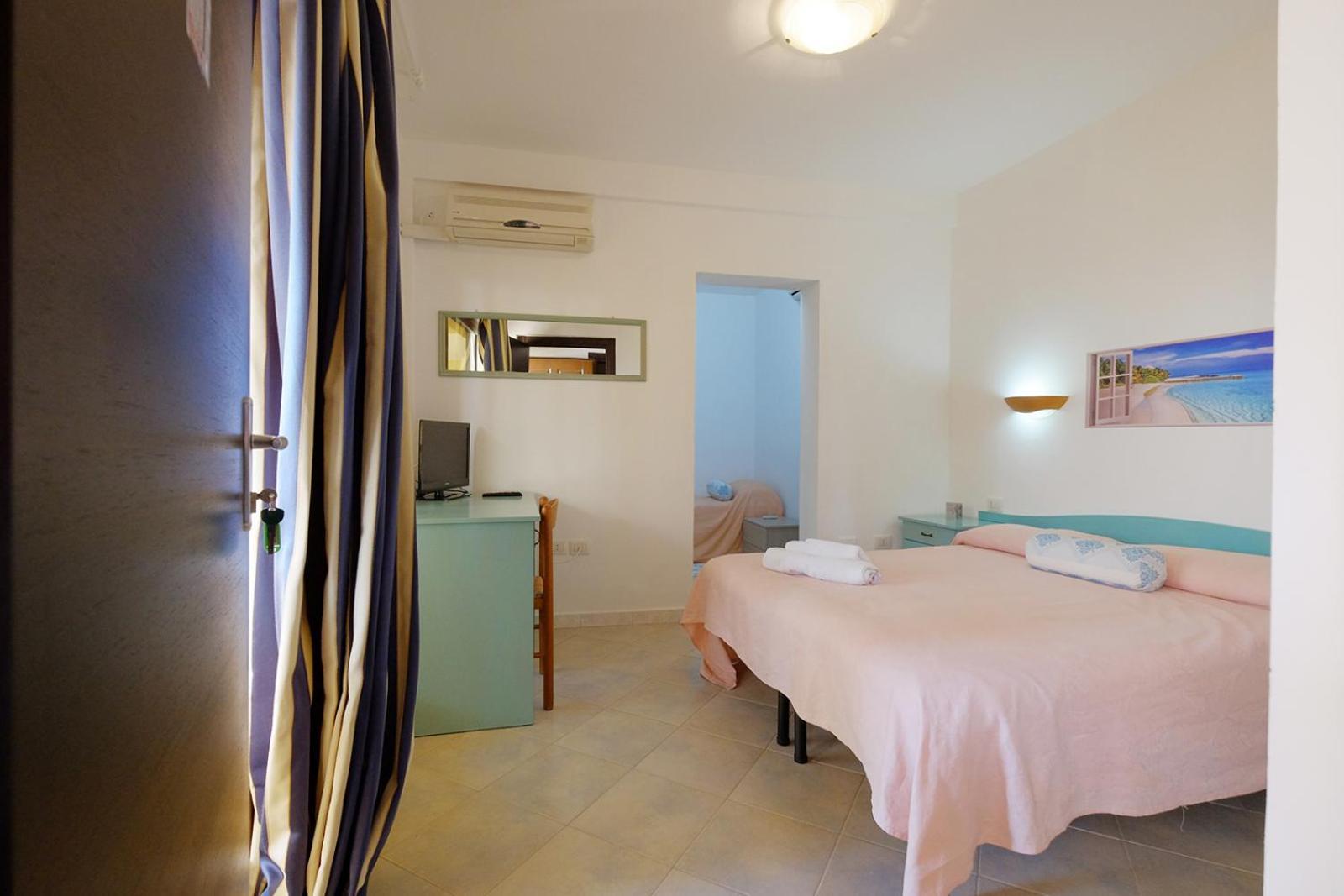 Su Nuraghe Hotel SantʼAnna Arresi Exterior foto