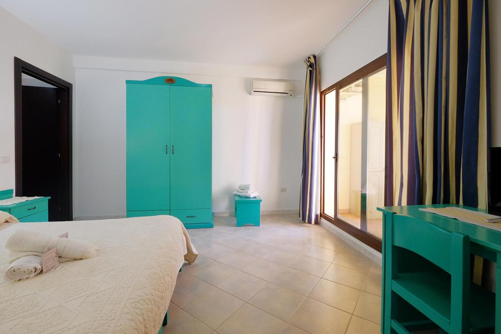 Su Nuraghe Hotel SantʼAnna Arresi Exterior foto